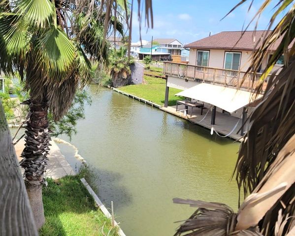 7115 Stingray Street, Hitchcock, TX 77563