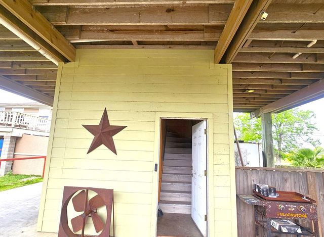 7115 Stingray Street, Hitchcock, TX 77563