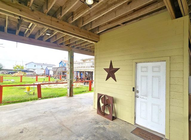 7115 Stingray Street, Hitchcock, TX 77563