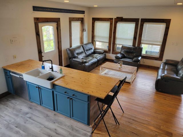 7115 Stingray Street, Hitchcock, TX 77563