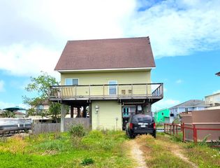 7115 Stingray Street, Hitchcock, TX 77563