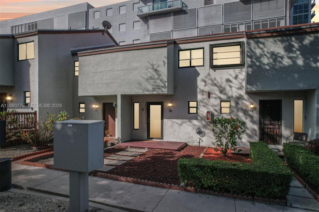 1901 NW S River Dr 16B, Miami, FL 33125