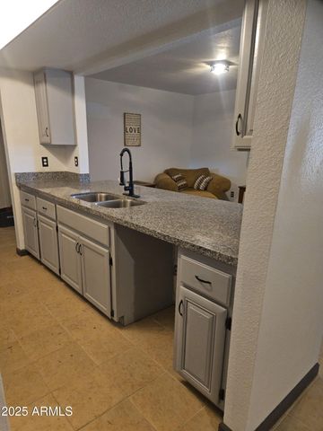 7320 W READE Avenue, Glendale, AZ 85303