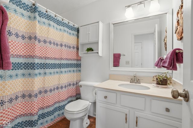 6382 Hillview Circle, Fishers, IN 46038