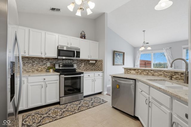 6382 Hillview Circle, Fishers, IN 46038