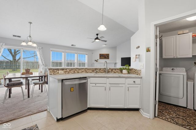 6382 Hillview Circle, Fishers, IN 46038