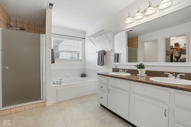 6382 Hillview Circle, Fishers, IN 46038