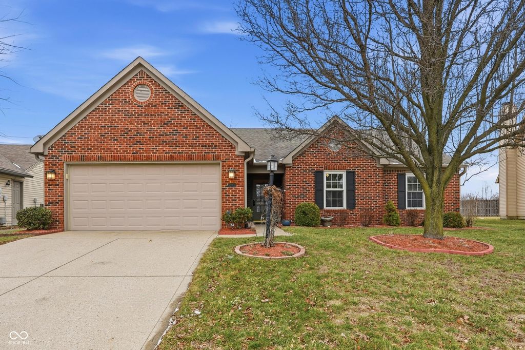 6382 Hillview Circle, Fishers, IN 46038