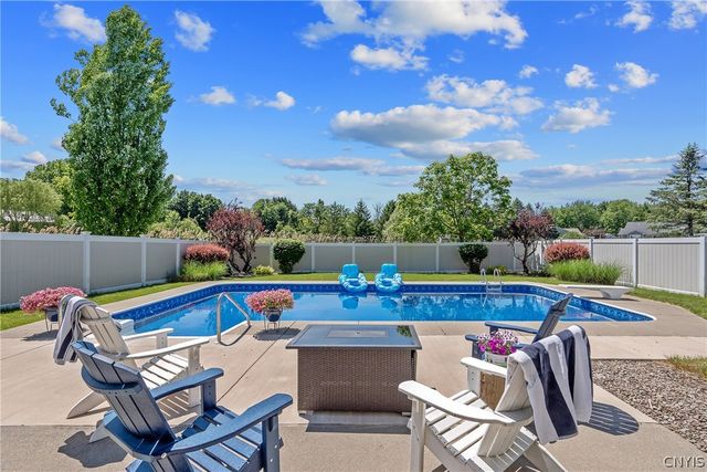 7921 Rose Court Drive, Cicero, NY 13039