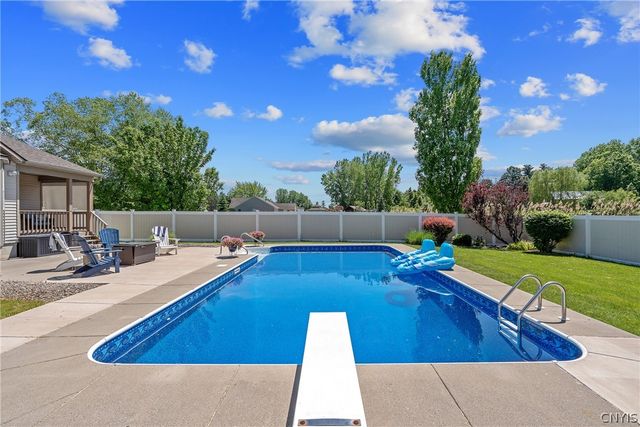 7921 Rose Court Drive, Cicero, NY 13039