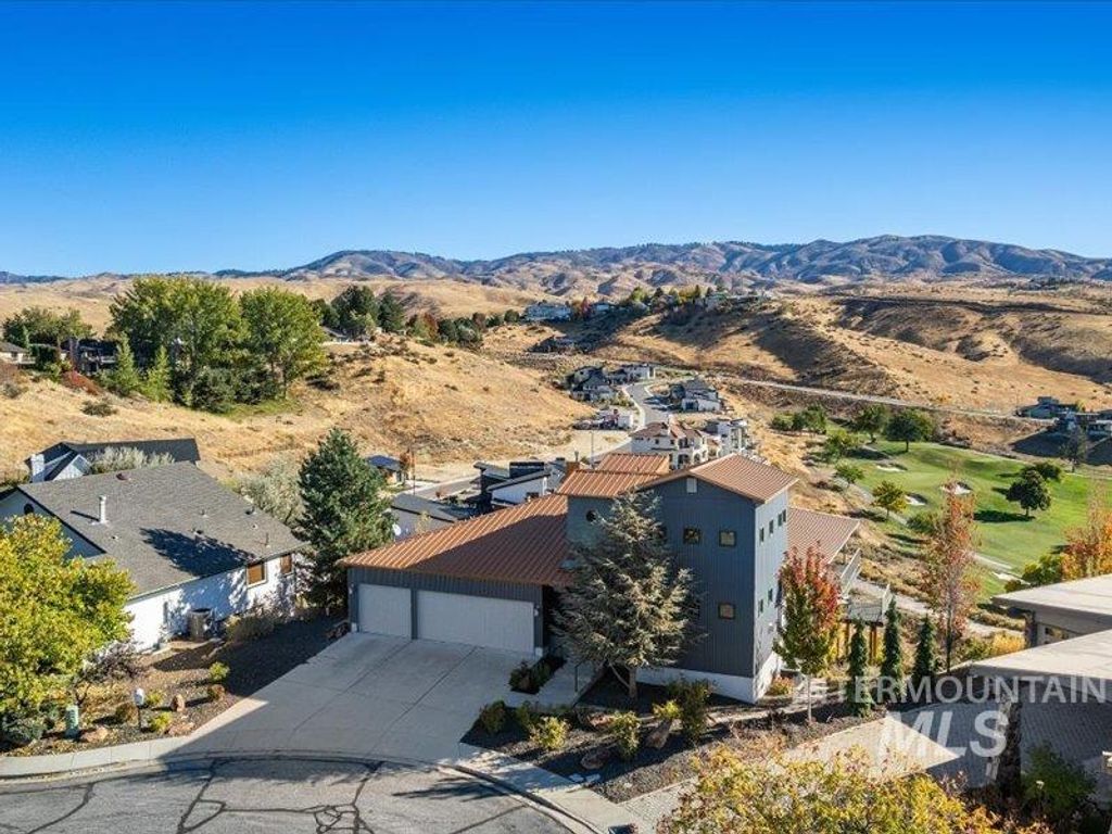 889 E Chardie Rd, Boise, ID 83702