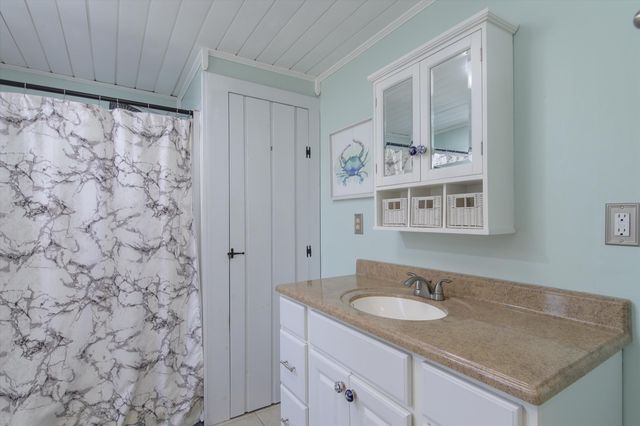 2091 North Lake Road, Benson, VT 05743