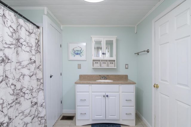 2091 North Lake Road, Benson, VT 05743