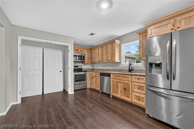 702 9th Street, Barling, AR 72923