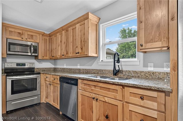 702 9th Street, Barling, AR 72923