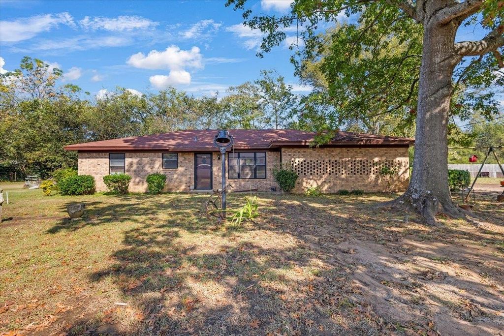 203 Parker Street, Arp, TX 75750
