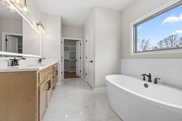 180 OAKLAND RIDGE CV, Oakland, TN 38060