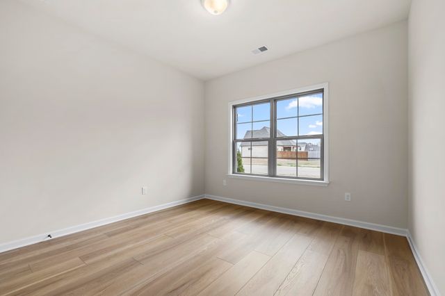 180 OAKLAND RIDGE CV, Oakland, TN 38060