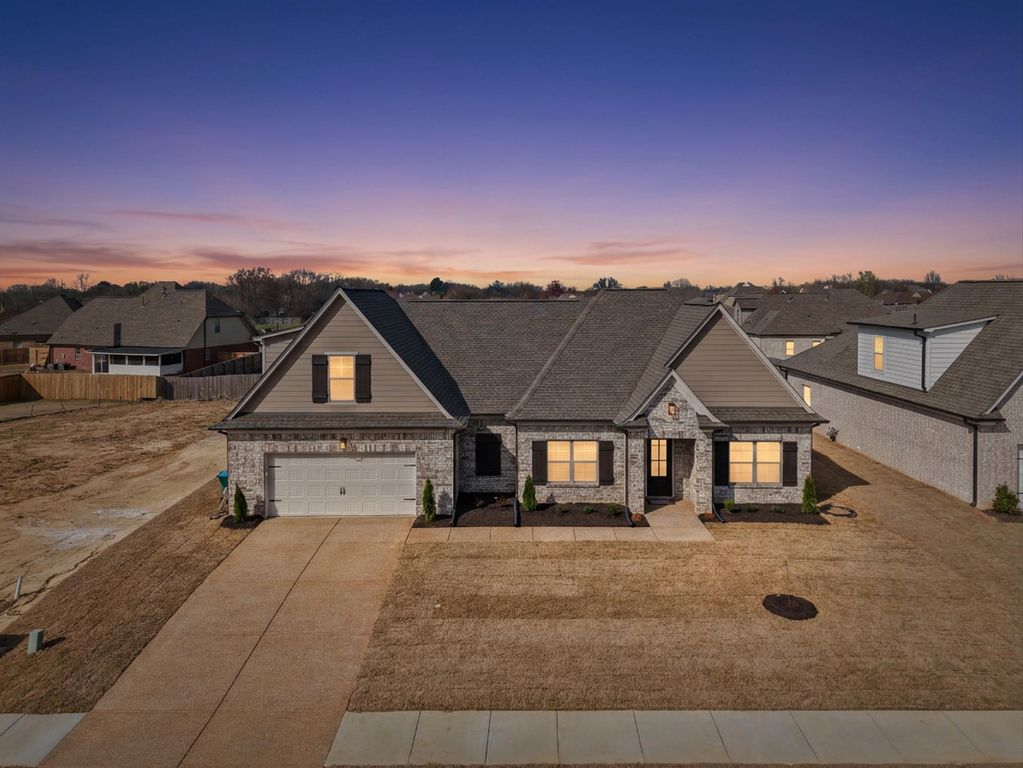 180 OAKLAND RIDGE CV, Oakland, TN 38060