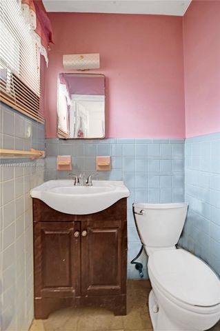 441 NW 33rd Ter, Lauderhill, FL 33311