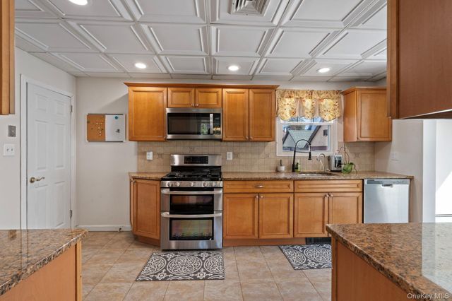 373 1st Street, Mineola, NY 11501