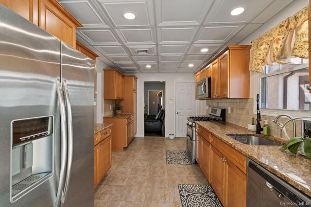 373 1st Street, Mineola, NY 11501