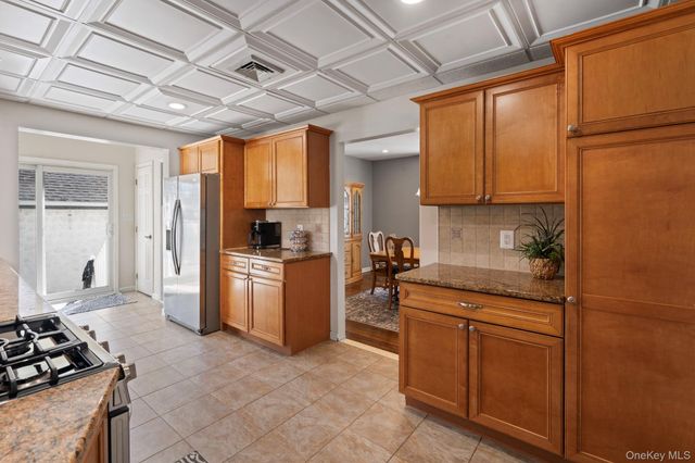 373 1st Street, Mineola, NY 11501