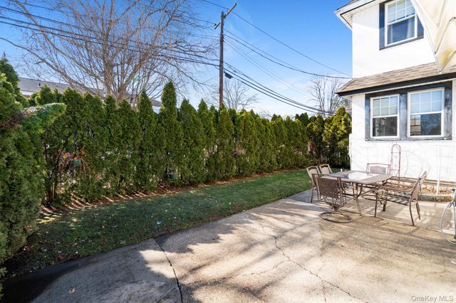 373 1st Street, Mineola, NY 11501