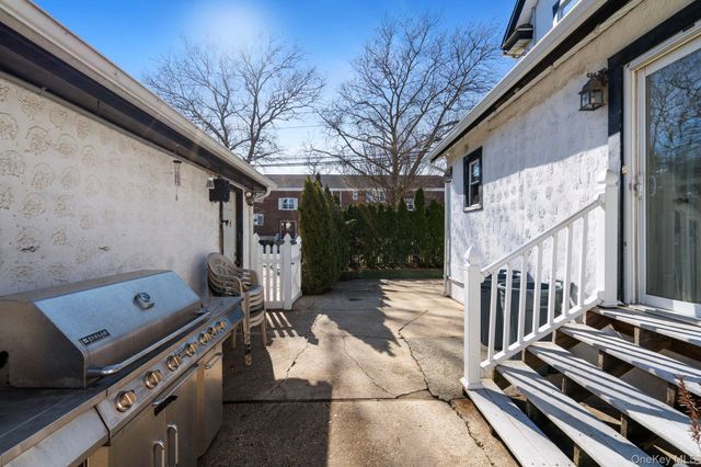 373 1st Street, Mineola, NY 11501