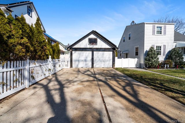 373 1st Street, Mineola, NY 11501