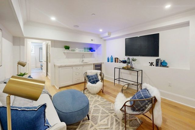 71 Mount Vernon St 1A, Boston, MA 02108