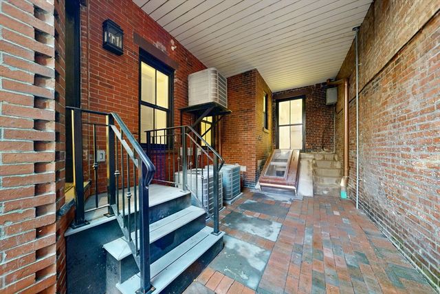 71 Mount Vernon St 1A, Boston, MA 02108