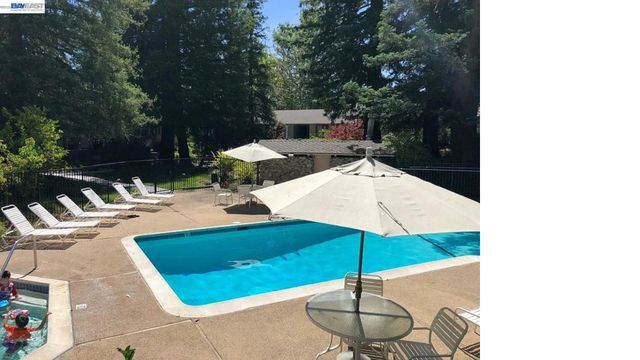 20720 4Th St 3, Saratoga, CA 95070