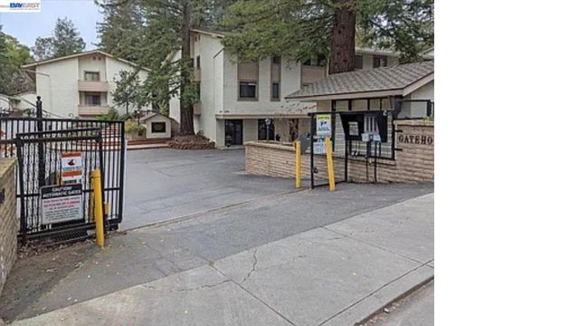 20720 4Th St 3, Saratoga, CA 95070