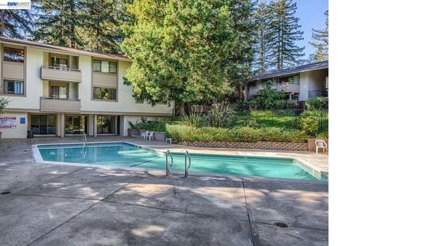 20720 4Th St 3, Saratoga, CA 95070