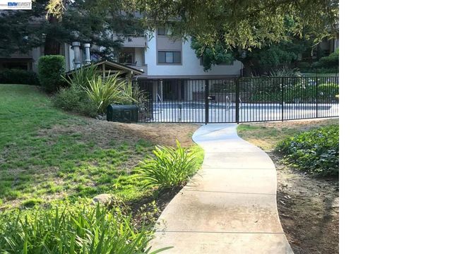 20720 4Th St 3, Saratoga, CA 95070