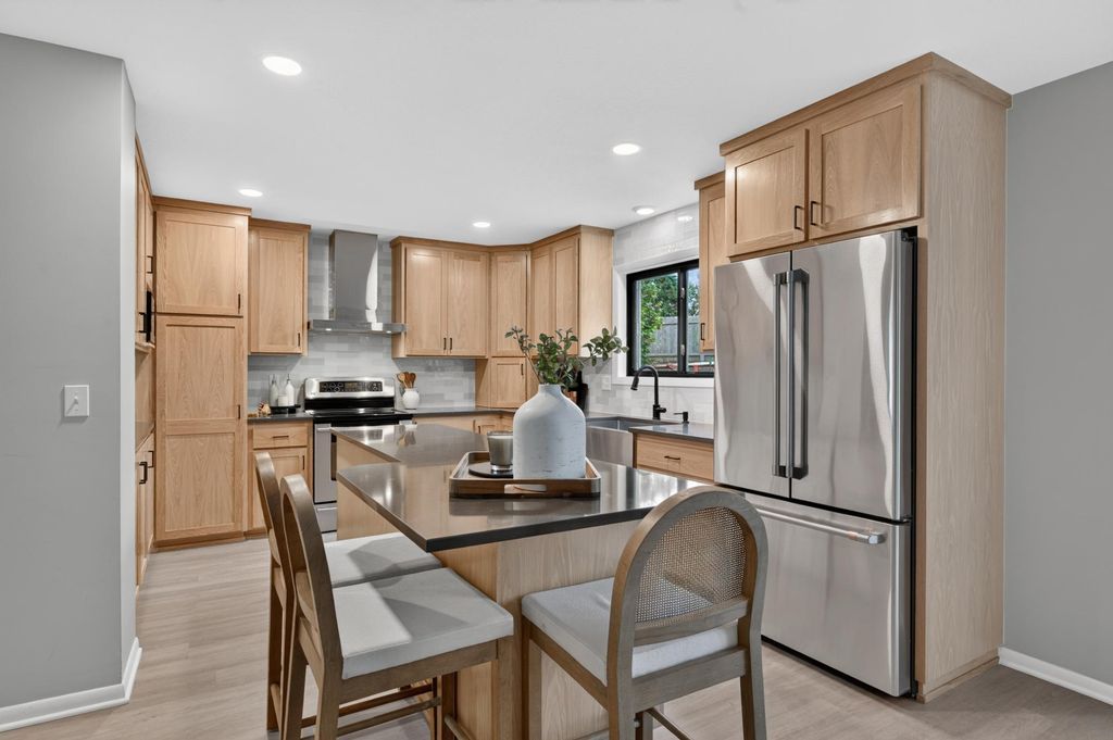 872 Winterberry Court, Woodbury, MN 55125 — exterior
