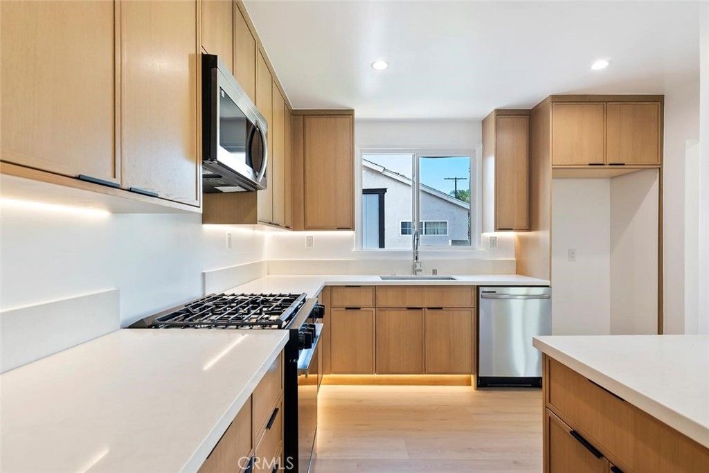 Image 14 of property listing at 20701 Schoolcraft, Winnetka, CA 91306