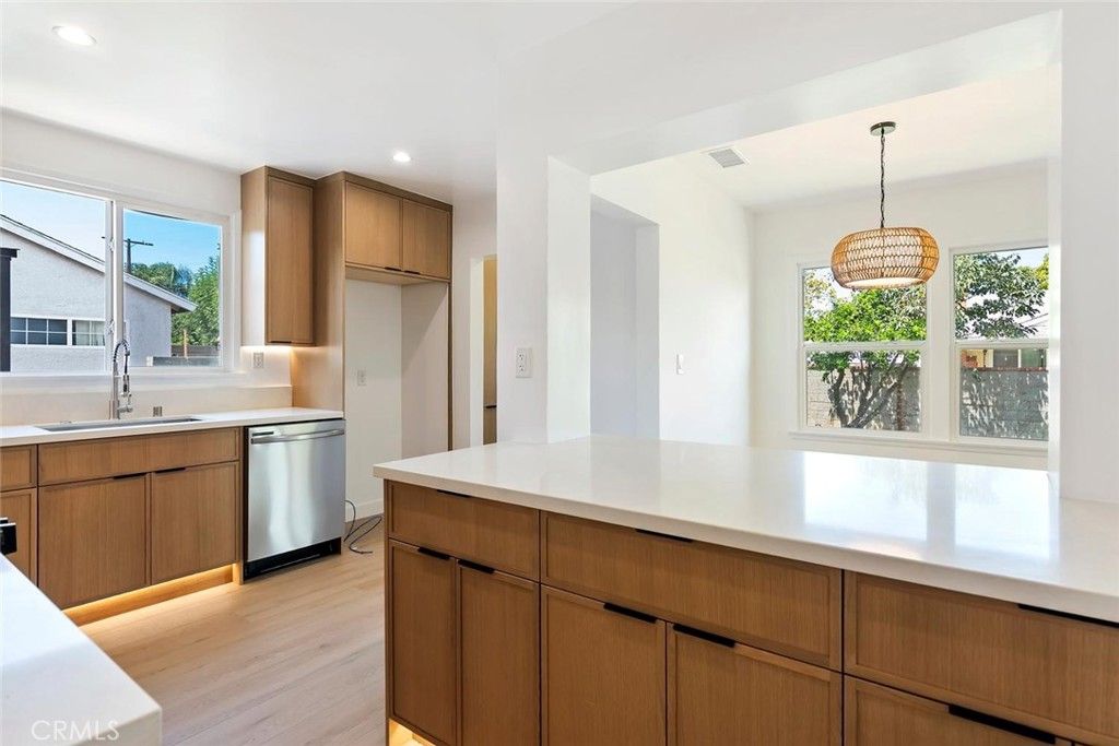 Image 16 of property listing at 20701 Schoolcraft, Winnetka, CA 91306