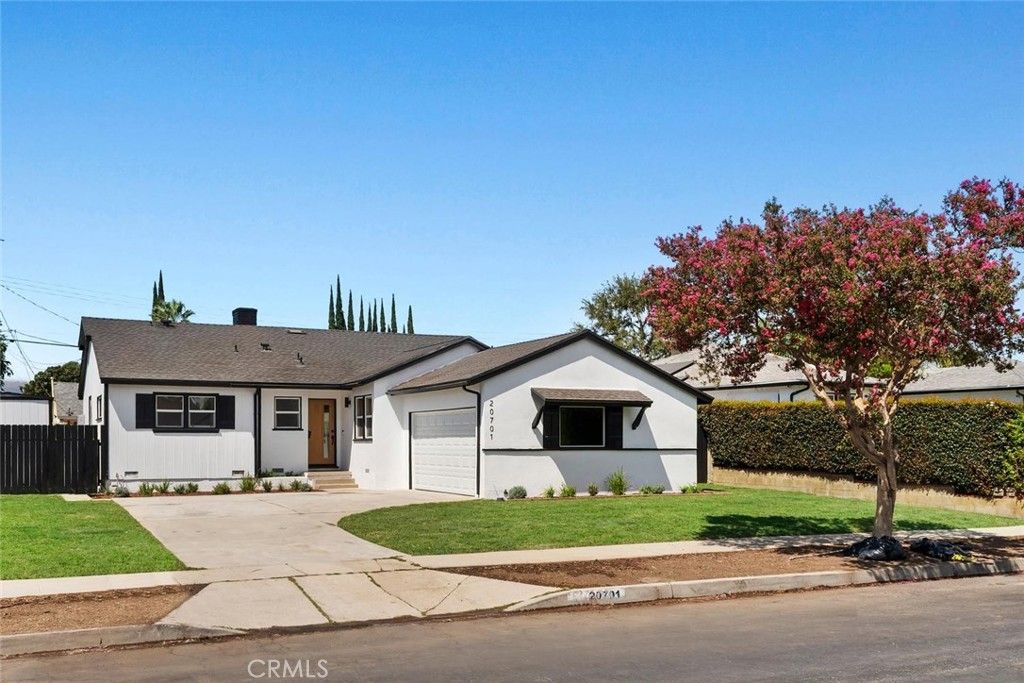 Image 2 of property listing at 20701 Schoolcraft, Winnetka, CA 91306