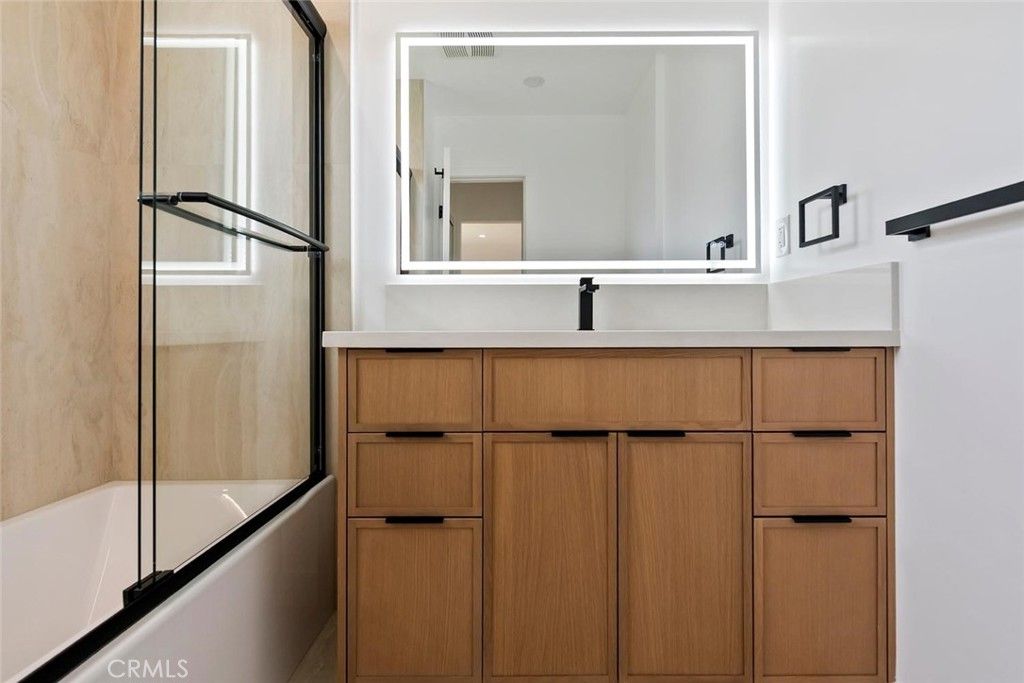 Image 28 of property listing at 20701 Schoolcraft, Winnetka, CA 91306