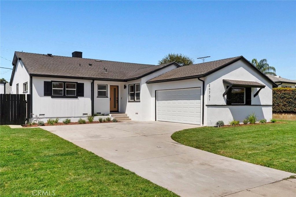 Image 3 of property listing at 20701 Schoolcraft, Winnetka, CA 91306