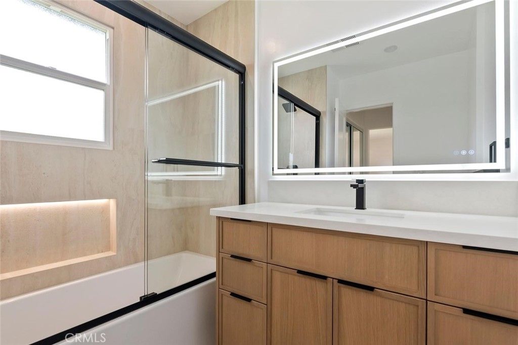 Image 30 of property listing at 20701 Schoolcraft, Winnetka, CA 91306