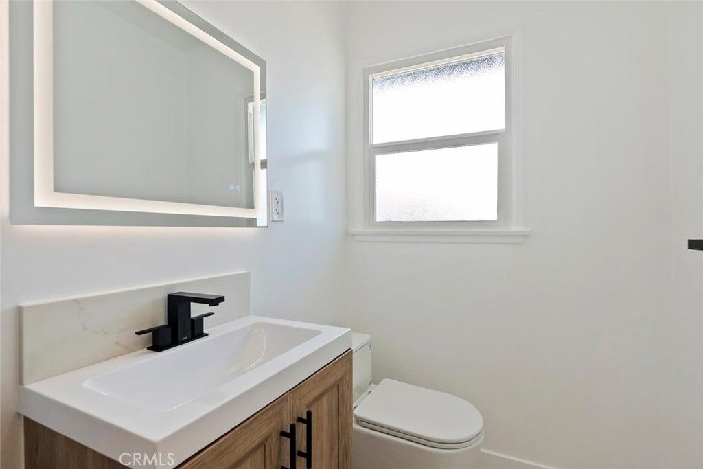 Image 36 of property listing at 20701 Schoolcraft, Winnetka, CA 91306