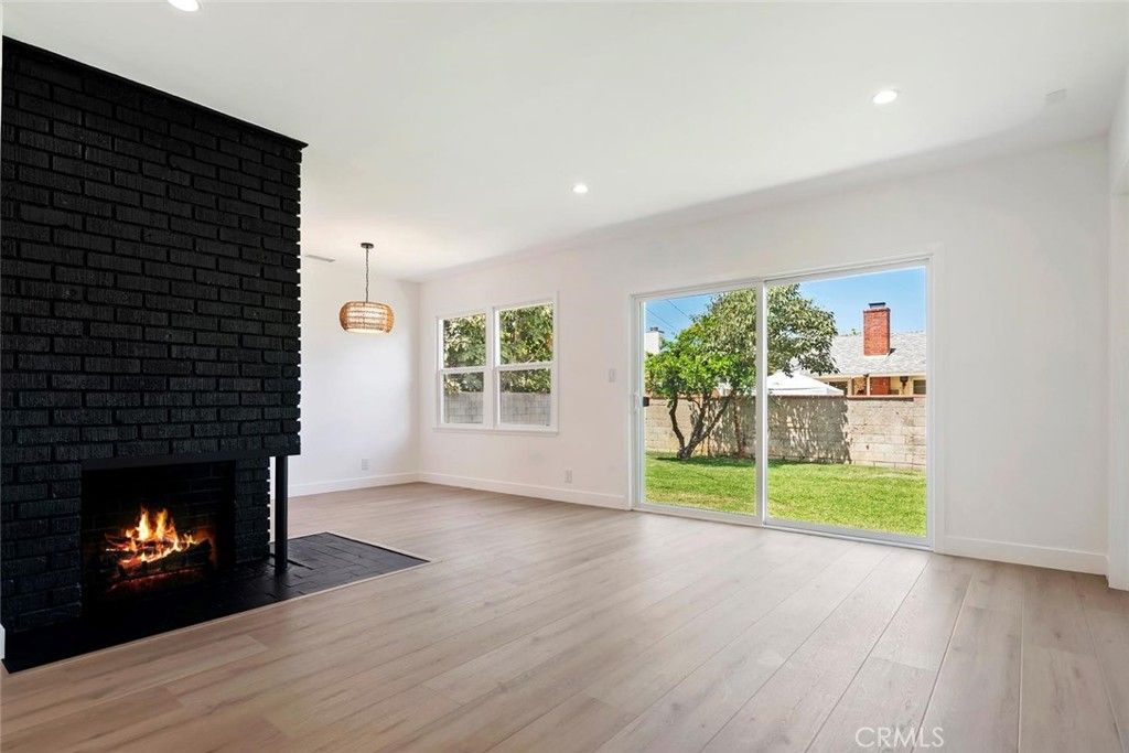 Image 9 of property listing at 20701 Schoolcraft, Winnetka, CA 91306