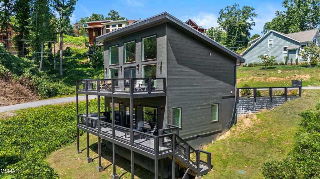 612 Sunset Lane, Gatlinburg, TN 37738
