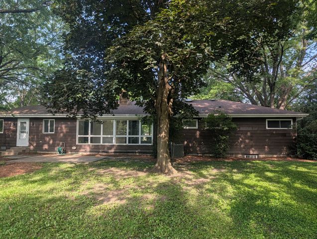 71 N ELA Road, Inverness, IL 60067