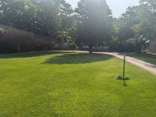 71 N ELA Road, Inverness, IL 60067