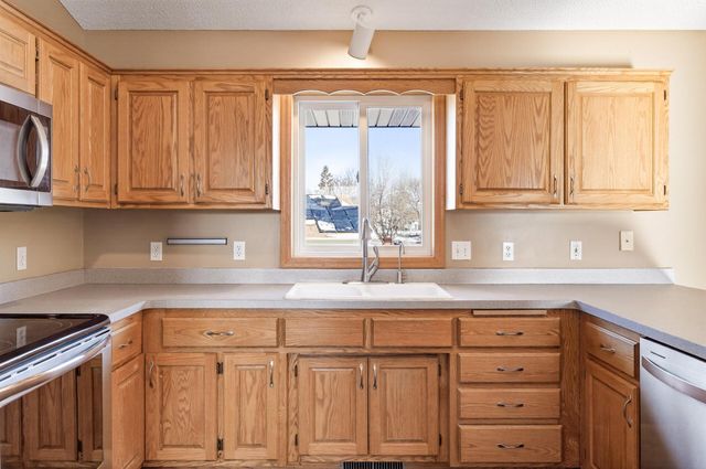 7100 91st Trail N, Brooklyn Park, MN 55445