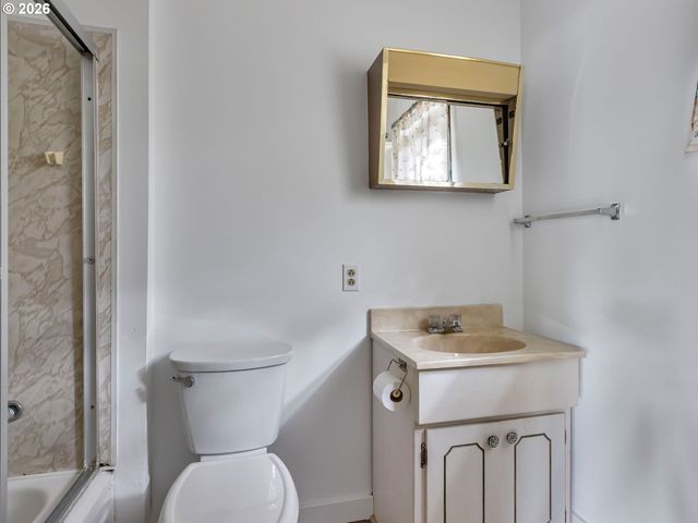 7626 Se CARLTON St, Portland, OR 97206